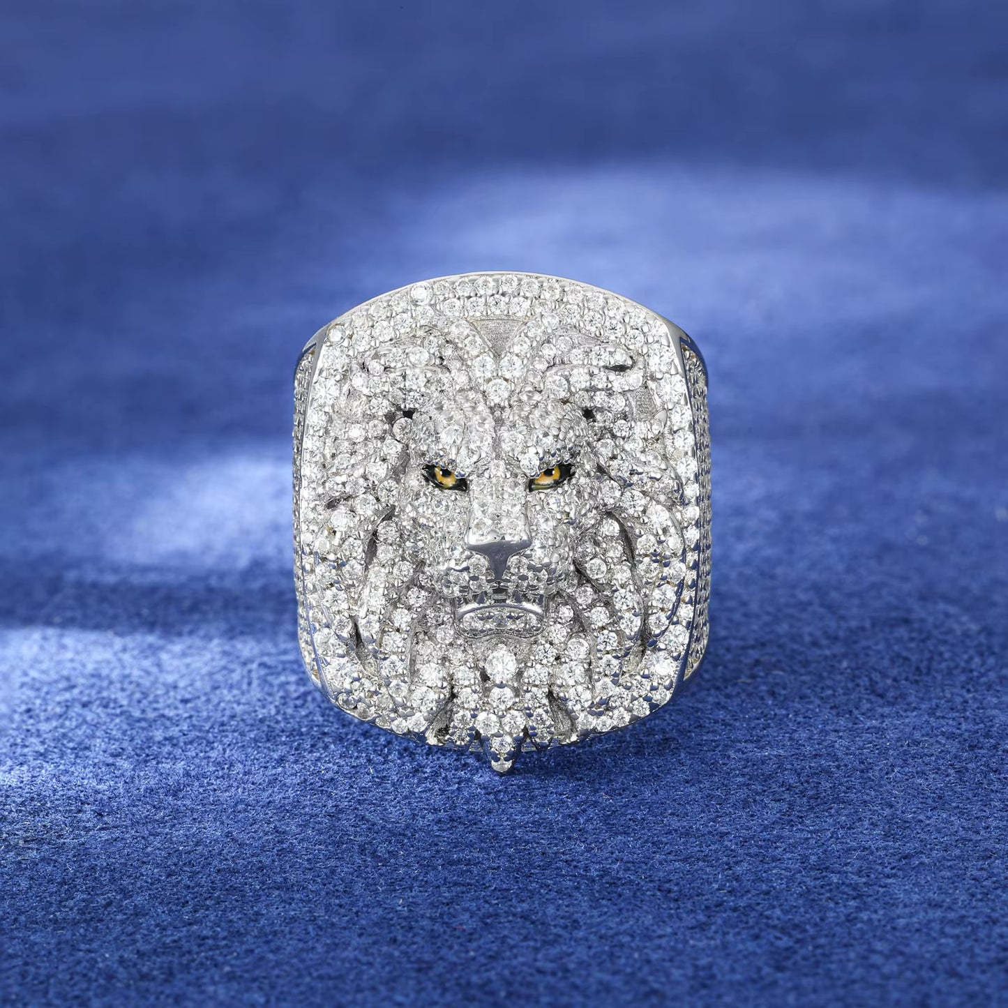 MOISSANITE LION RING. - WHITE GOLD